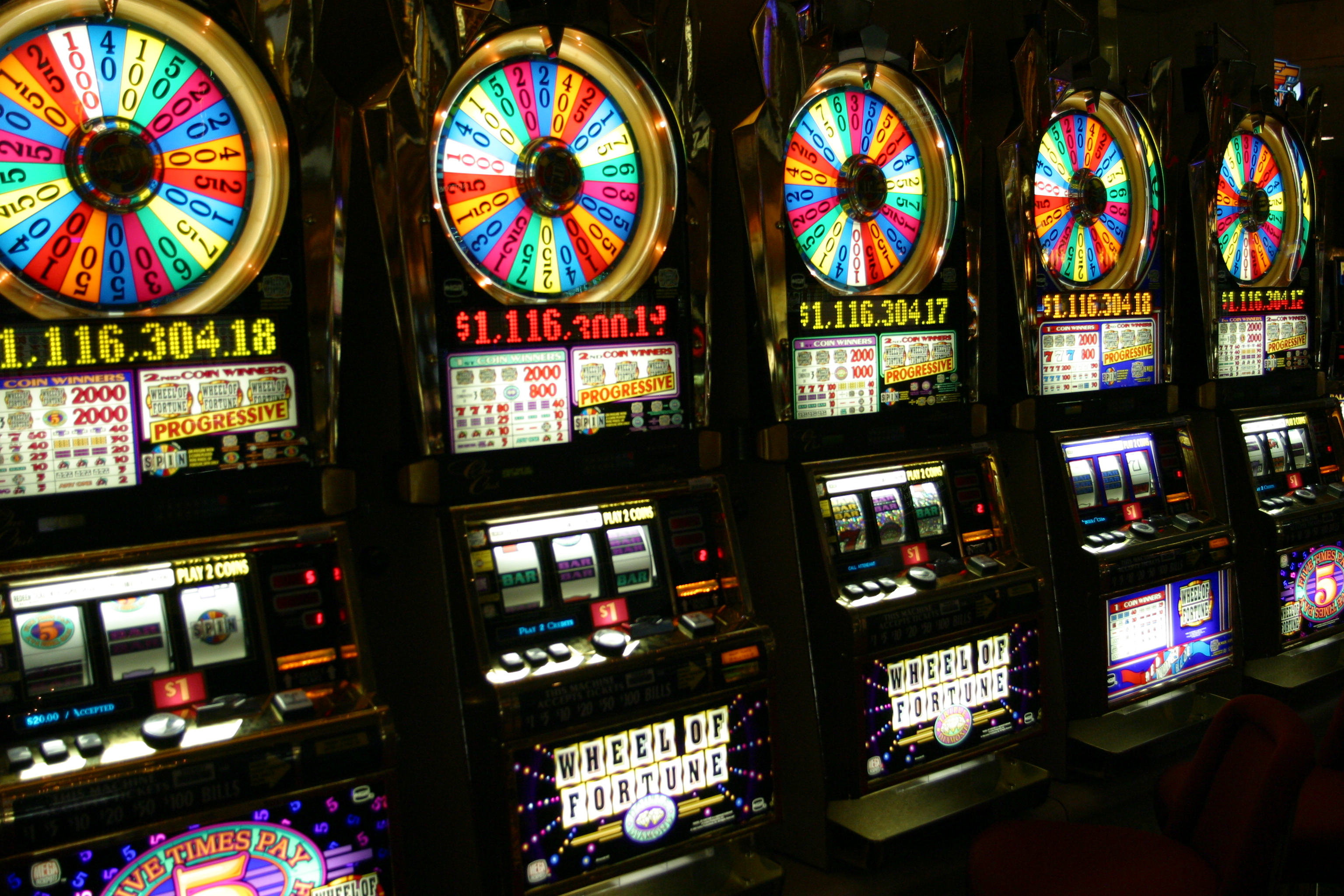 File:Vegas slots.JPG - Wikimedia Commons