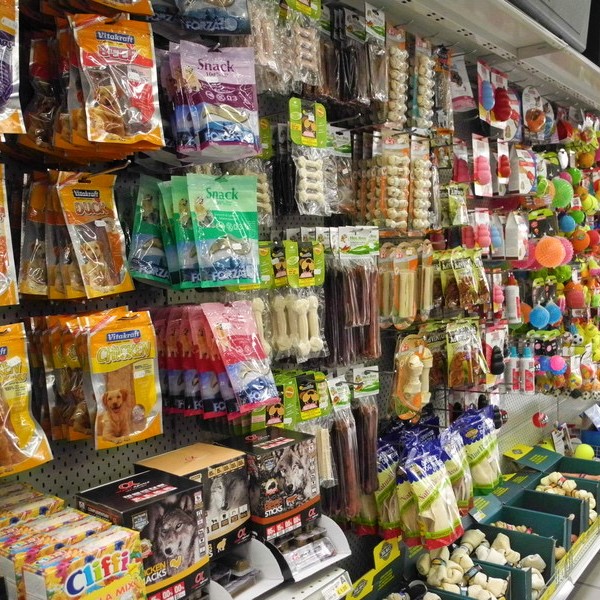 Pets World Kent - Pet Food, Luxury Kennels & Dog Grooming